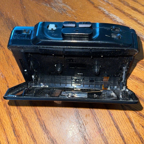 Vintage Sony Walkman WM FX33 Am/FM radio cassette player - Picture 8 of 8